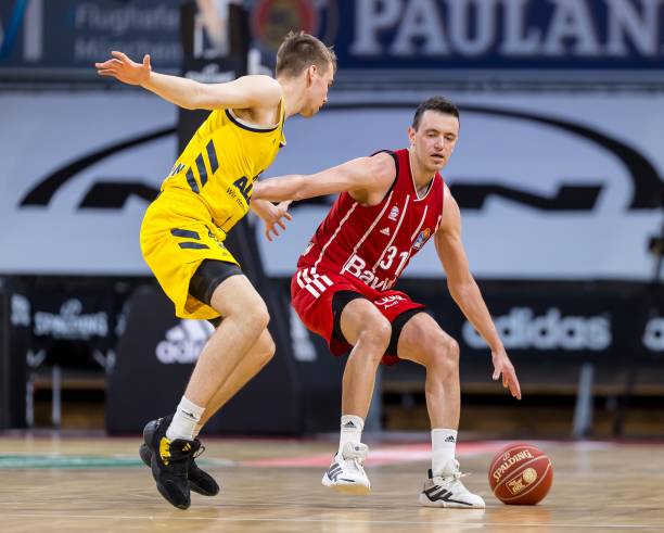 与奥马尔的 与奥马尔的