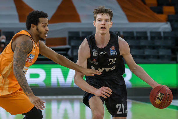 范迪克带领 范迪克带领